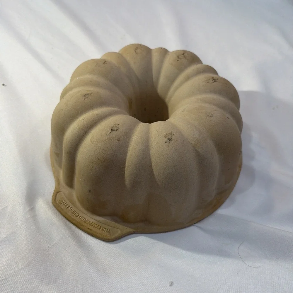 ✅The Pampered Chef‎ Stoneware Fluted bundt cake pan Dessert Baking/Cooking 24